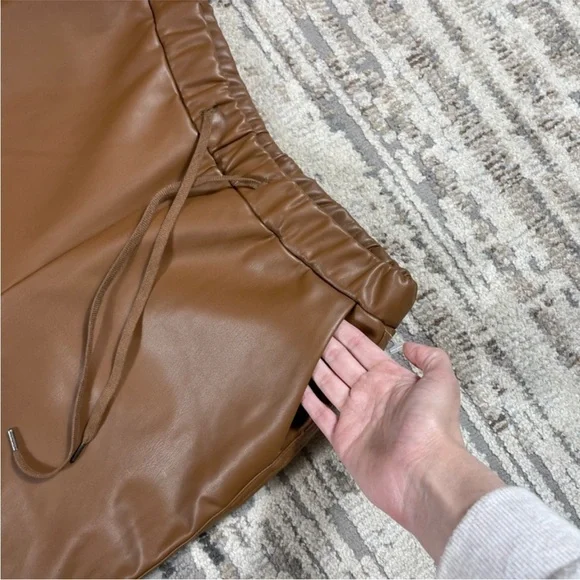 Seven Sisters Highrise Beige Wide Leg Faux Leather Joggers Size Medium - Picture 3 of 11
